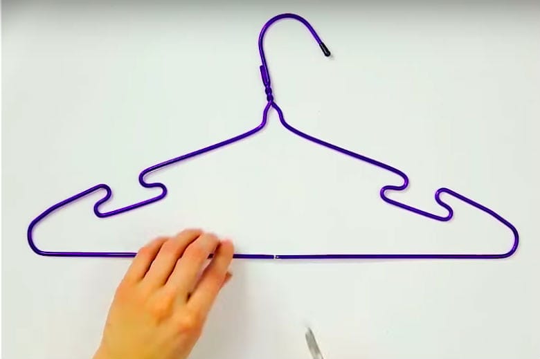 accrochez un cintre dans votre cuisine