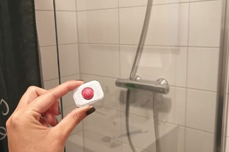 Vous pouvez nettoyer votre douche avec une pastille de lave-vaisselle