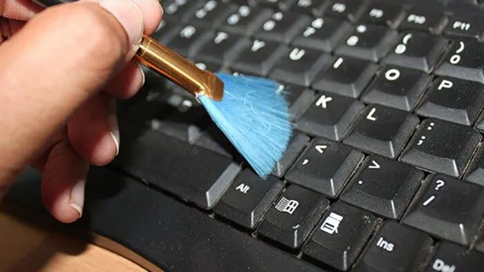 Nettoyer votre clavier facilement avec cette astuce ingénieuse