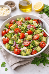 Salade méditerranéenne colorée et fraîche