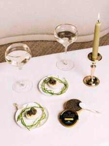 Une recette avec œufs mimosa salicorne et caviar