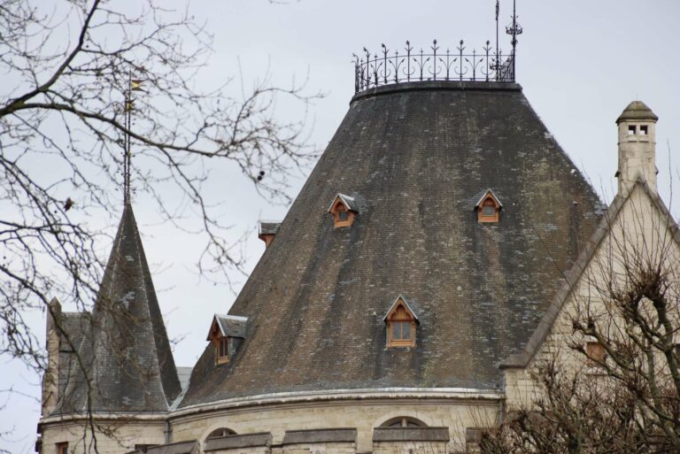 La Porte de Hal dans l’attente de rénovation de sa toiture