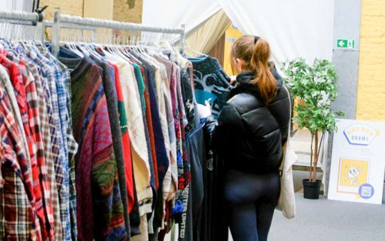 Vente de vêtements vintage sur base de 30 euros le kilo !