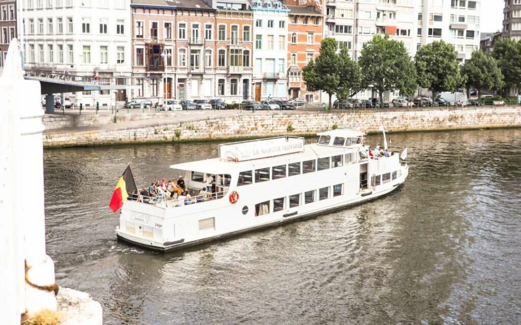 Retour de la navette fluviale sur la Meuse à Liège