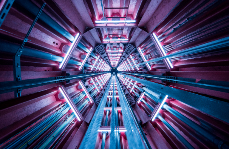 Nouvelle installation sonore et lumineuse dans l’ascenseur de l’Atomium