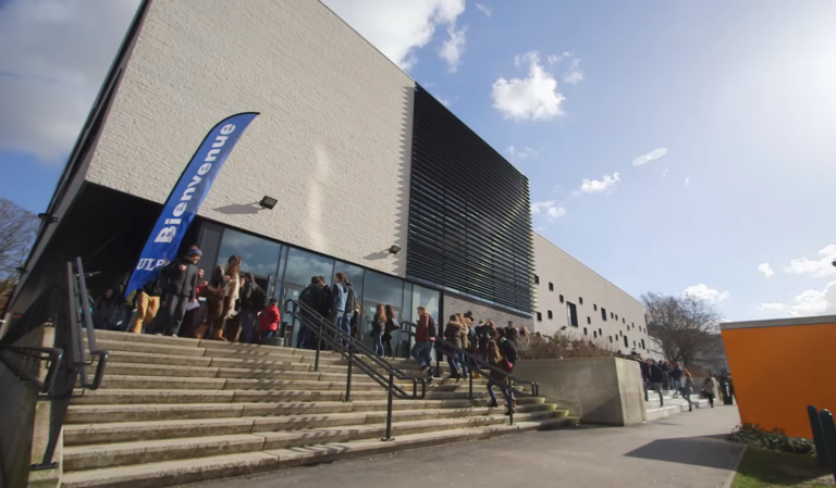 La #rentrée à l’#ULB sur les campus mais aussi à la place De De Brouckère