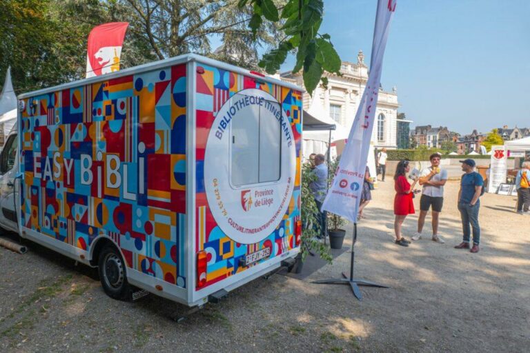 Afin de favoriser la #lecture, la Province de Liège lance sa 1ère #biblio #camionnette