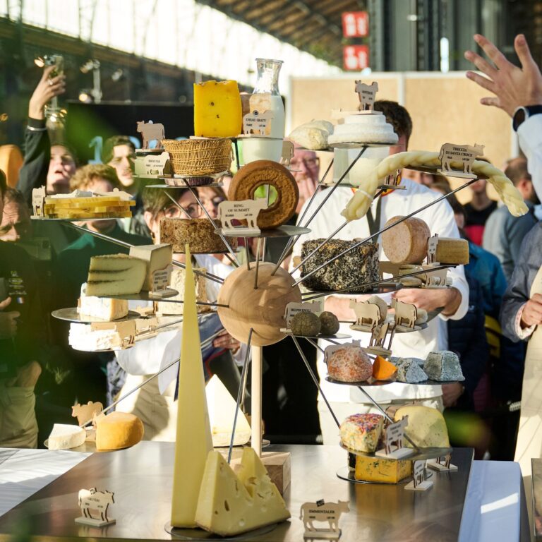 Léo Begin, le patron de La Fruitière, élu #Premier #fromager de #Bruxelles 2024