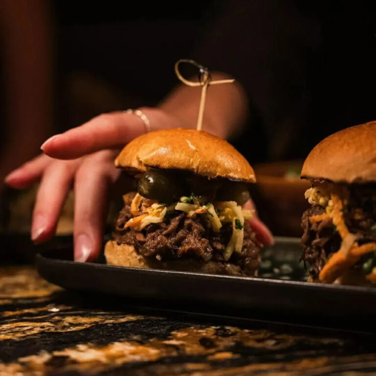 #Diner et #danser au scène-bar dans le centre-ville de Bruxelles