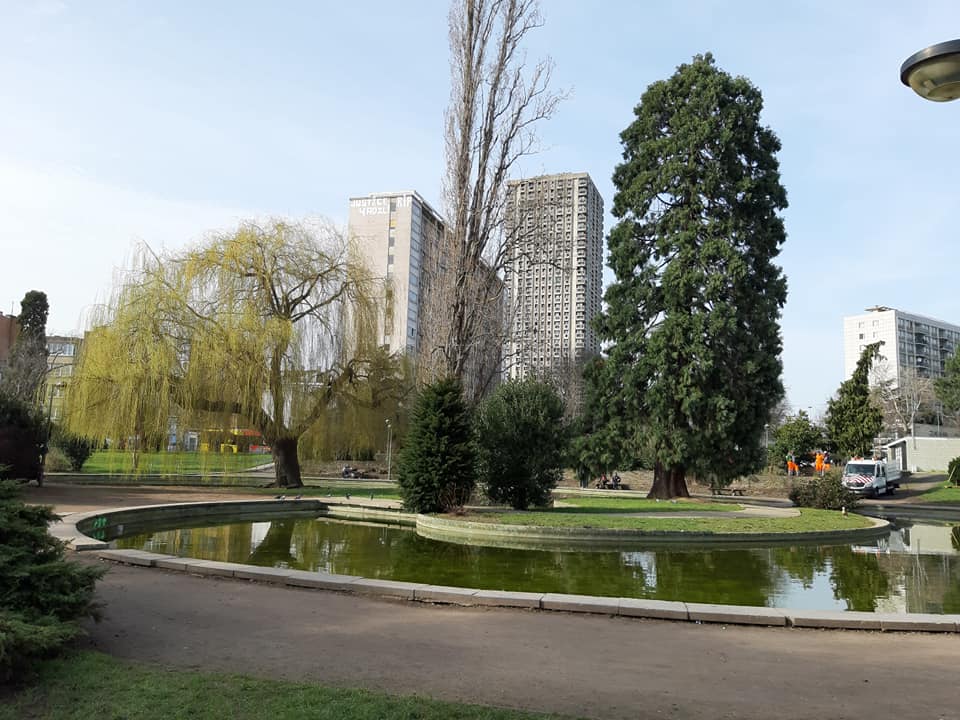 un complexe de bureaux à DROIXHE