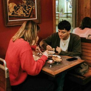 #Restauration : #Charivari, un bistrot de quartier à #Saint-Gilles où l’on mange et boit bien