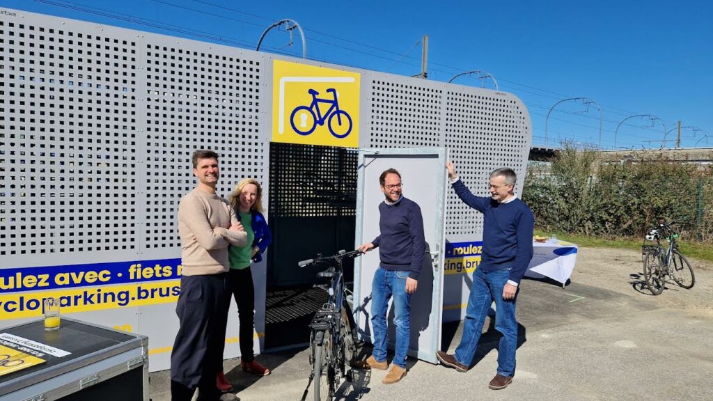 une consigne sécurisée pour les vélos à la gare de Forest-Midi