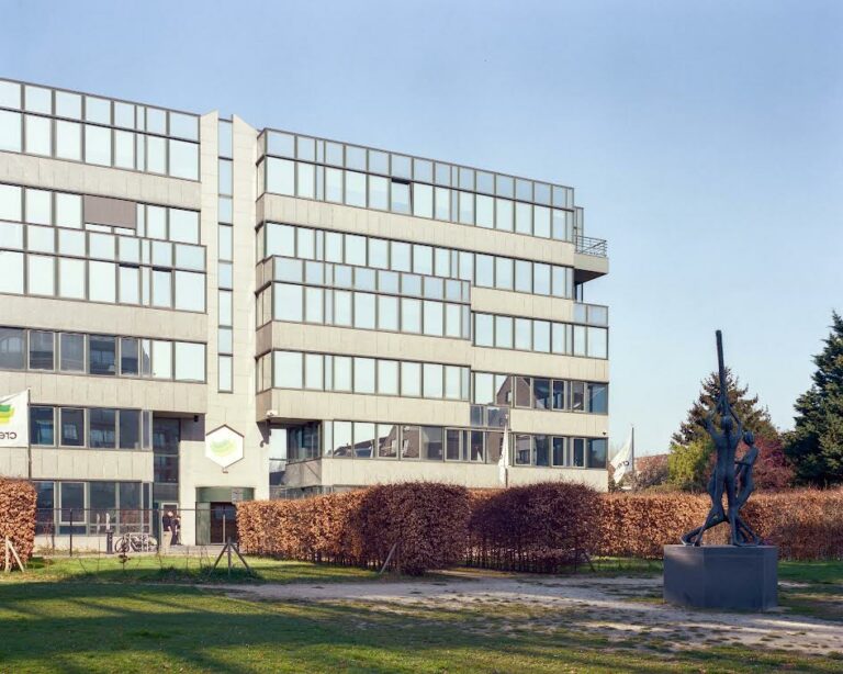 1 des bureaux aux logements à anderlecht