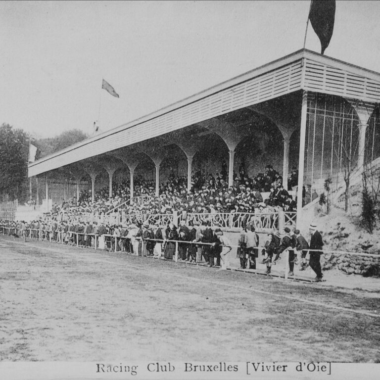 reconstruisons la tribune du royal racing club de Bruxelles