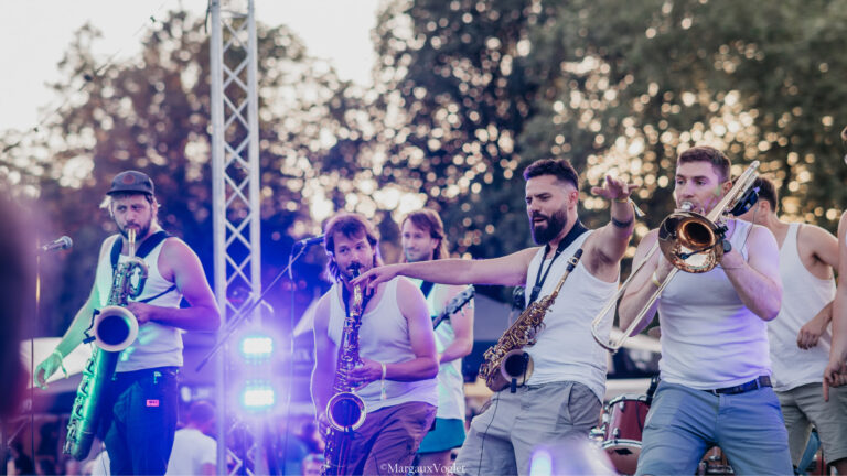 un concert brad band à etterbeek