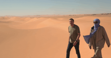 A la découverte des Touaregs, les derniers bergers du désert saharien