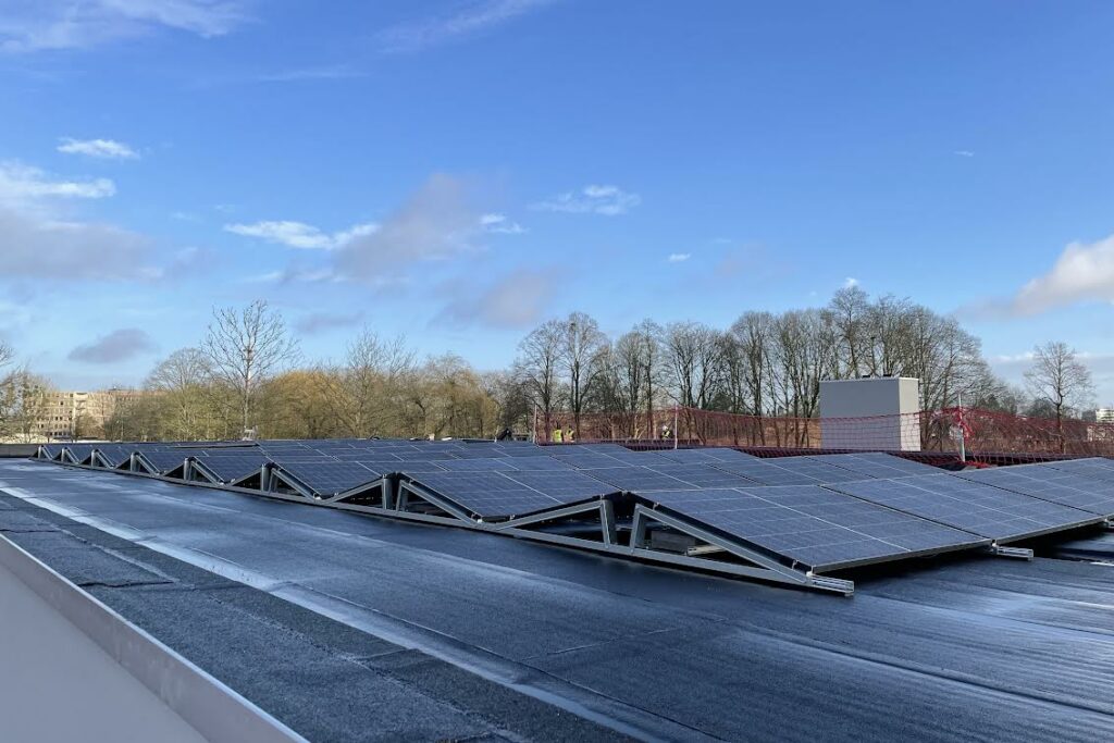 Crématorium d evere s'équipe de panneux solaires