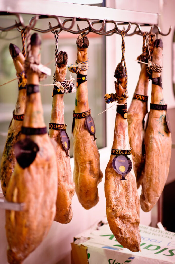 La République française honore Laurent Nys, directeur du Marché matinal de Bruxelles