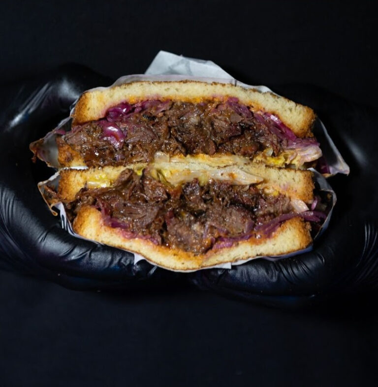 u4-1-unis-dans-la-viande-fumee