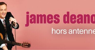 James Deano se produit dans la grande salle du Théâtre de la Toison d’Or