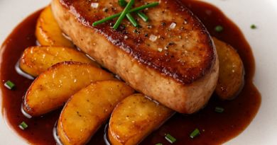 Foie Gras Poêlé, Pommes Caramélisées & Sauce au Porto