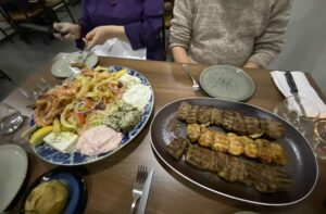 Le Mezzé du Zorba : un voyage en Grèce à Ath