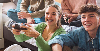 Un enfant devient majeur : ce qui change sous l’aspect financier