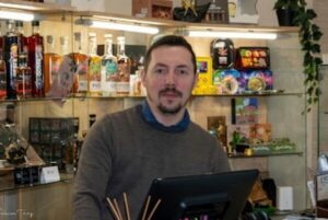 Patron epicerie fine vins plaisirs gourmands