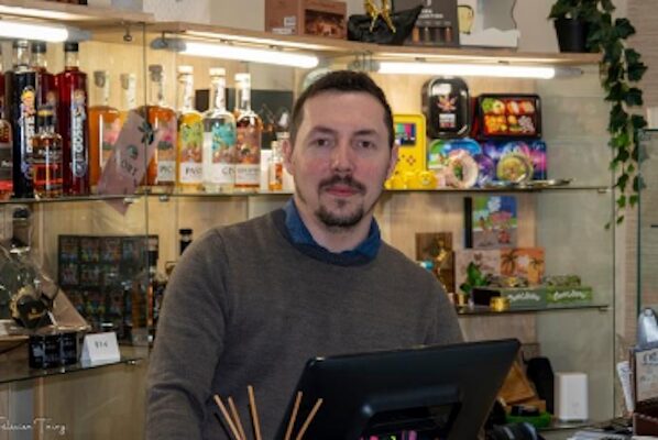 Patron epicerie fine vins plaisirs gourmands