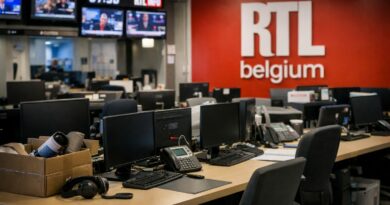 Salle de redaction vide chez RTL Belgique