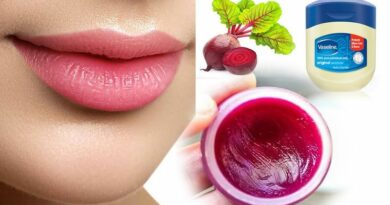 Voici comment faire votre propre baume pour avoir des levres douces et roses