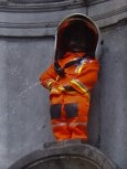 2 manneken piss en pompier