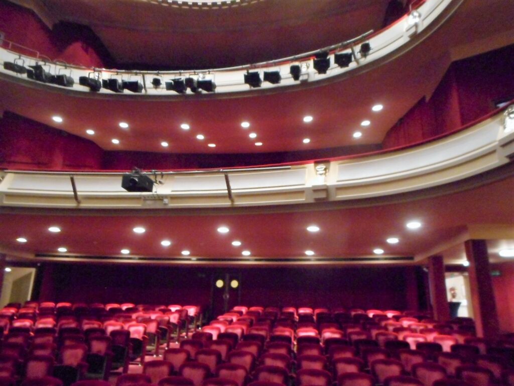 2 theatre royal galeries