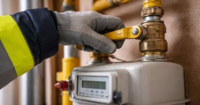 Technicien eteignant le compteur de gaz