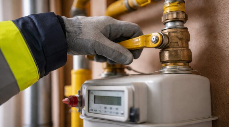 Technicien eteignant le compteur de gaz