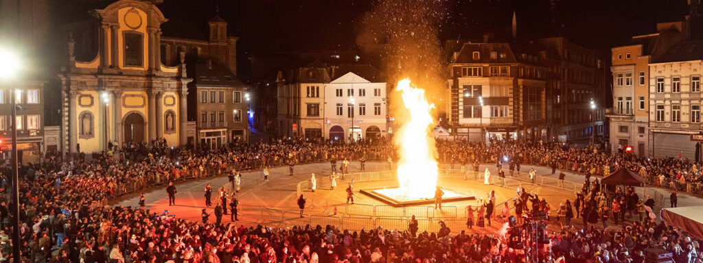 Grande Parade du Carnaval et brûlage du Corbeau à Charleroi