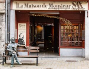 Dinant, ville de Monsieur Sax : voyage musical et art de vivre au fil de la Meuse