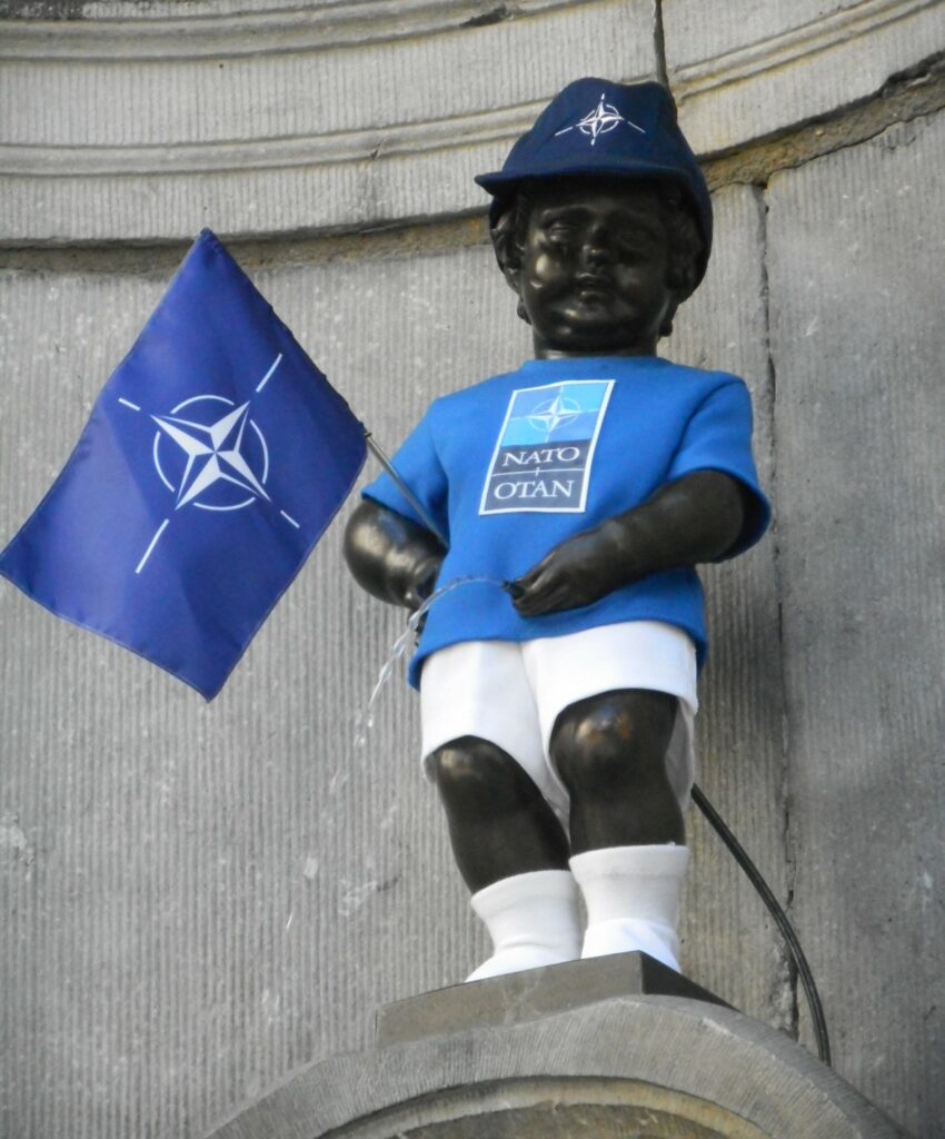 2 manneken pisse OTAN