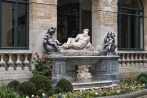 La fontaine de Neptune dans la cour de Hôtel de Ville de Bruxelles