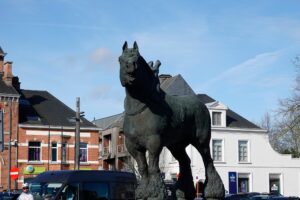 Le cheval de Lennik : gardien de pierre et de mémoire