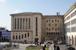 L’horloge du Mont des Arts : quand les heures deviennent personnages