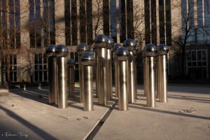 Les sphères en mouvement : la poésie mécanique de Pol Bury