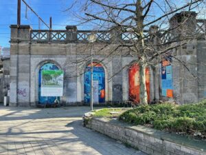 Une réaffectation culturelle pour l’ancienne gare de Cureghem à Anderlecht