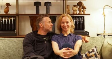 1 Deux mensonges une verite au Theatre royal des galeries