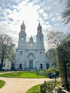 La façade de l’Église Saint-Joseph restaurée dans le Quartier européen