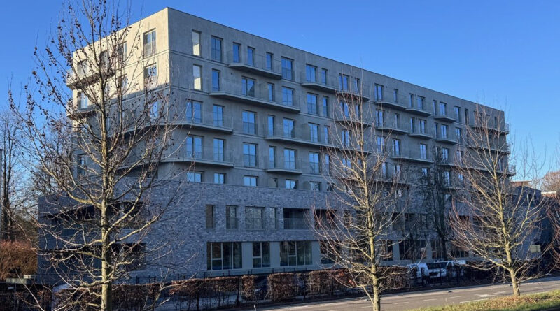 Dun immeuble de brureaux a des appartements a Evere