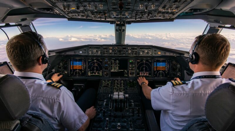 Une possible greve des pilotes menace les departs dete