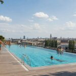 Bruxelles va enfin avoir une incroyable piscine en plein air sur un toit