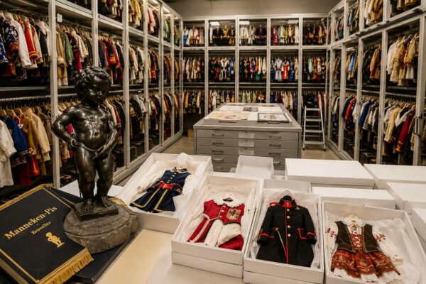 Manneken Pis 1.200 costumes