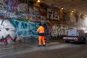 Bruxelles face aux graffitis : une bataille urbaine coûteuse entre art et vandalisme
